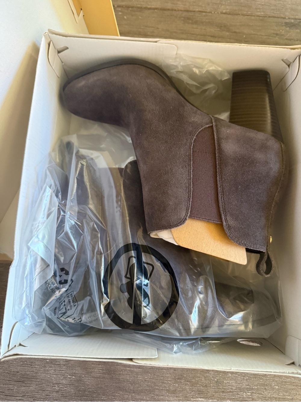 Michael Kors Evaline Heeled Bootie / Size 8M / New in box / Chocolate